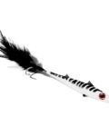 señuelo de pesca para currican de superficie, color blanco con franjas negras y plumas naturales.